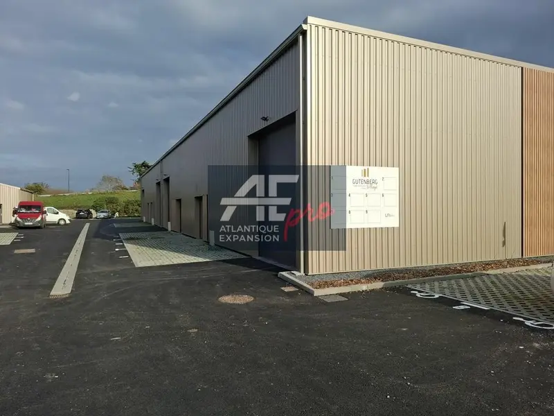 Entrepôt / Activité à louer - Trignac (44570) - 369 m² - 3 659 €/mois