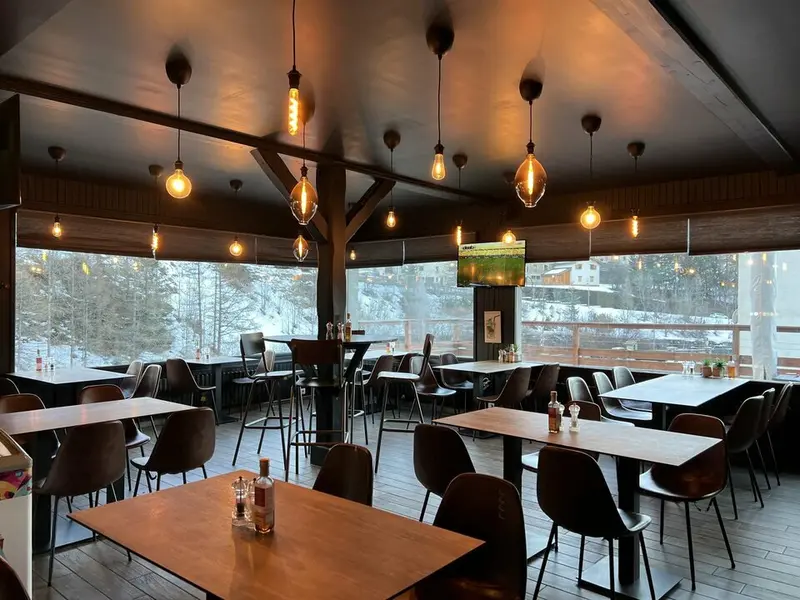 Val Cenis : Pizzéria Bar cur station + logement