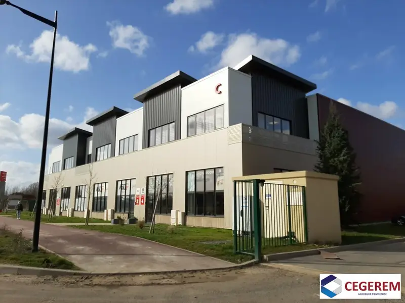 LOCAL D'ACTIVITE ENTREPOT DE 457 M2 A VENDRE A SENART