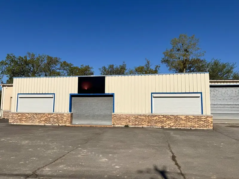 A vendre Locaux d'activité 600m² Hermes
