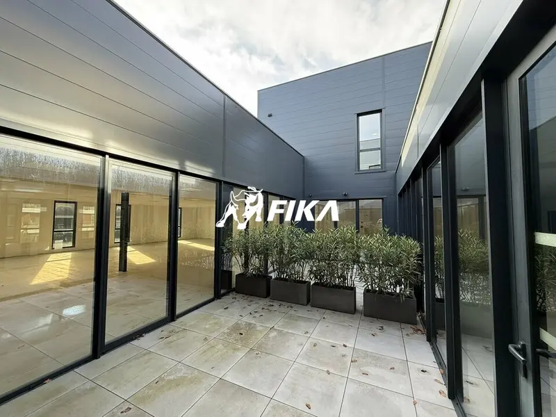 A LOUER - BUREAUX - 915 m² - (33700) MERIGNAC