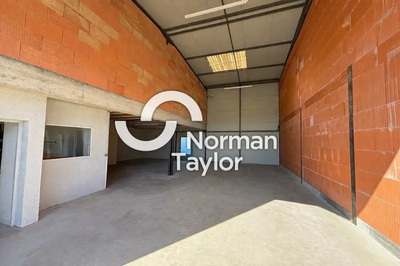 Entrepôt / Activité à louer - Gigean (34770) - 126 m² - 1 100 €/mois