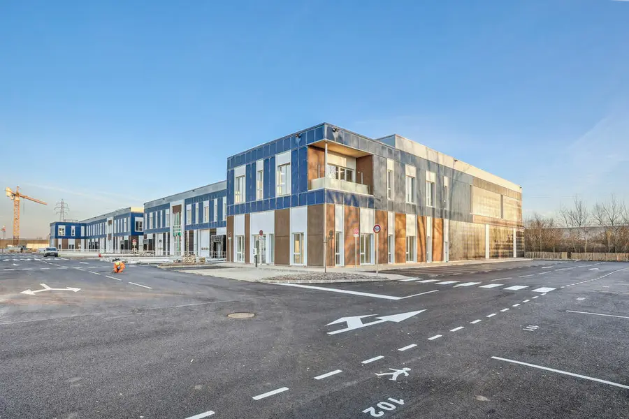 Entrepôt / Activité à louer - Moissy-Cramayel (77550) - 823 m² - 8 915 €/mois