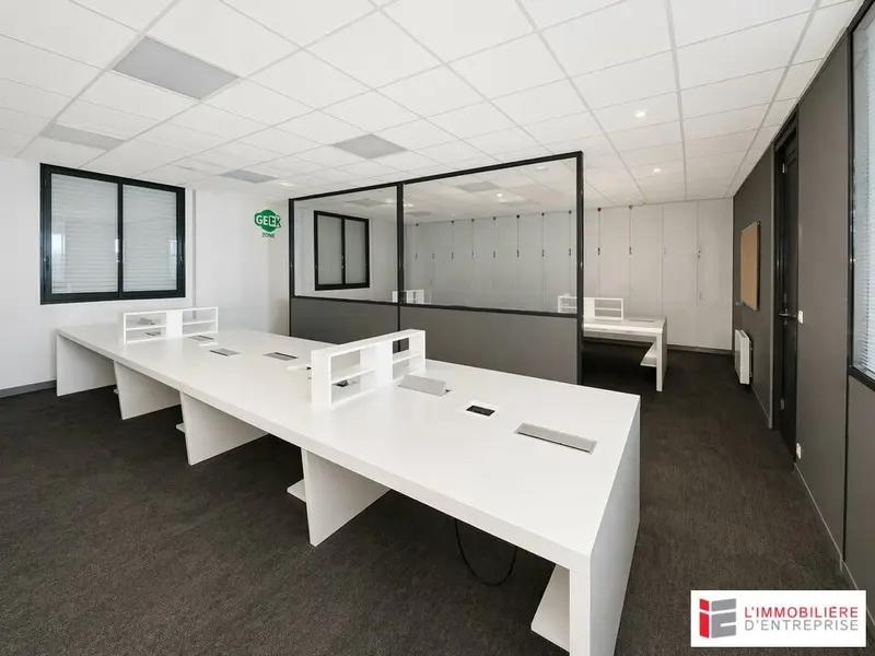 Bureau à vendre - Pacé (35740) - 300 m² - 540 000 €
