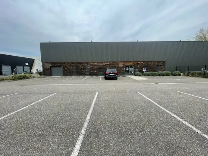 Local Commercial à louer - Mérignac (33700) - 900 m² - 6 750 €/mois