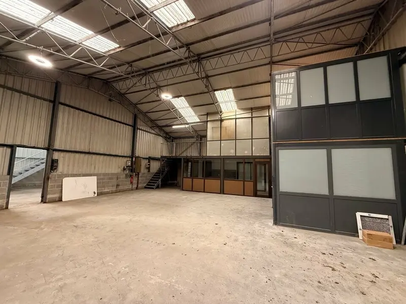 A louer Locaux d'activité 250m² Hermes