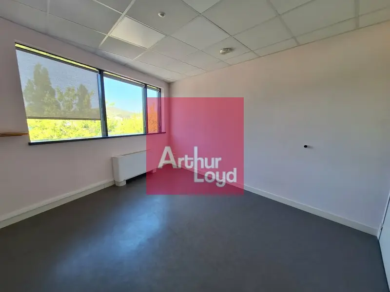 Bureau à louer - Cournon-D'Auvergne (63800) - 52 m² - 650 €/mois