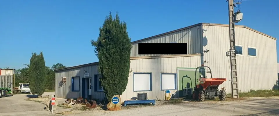 A VENDRE ENSEMBLE IMMOBILIER INDUSTRIEL COMMERCIAL