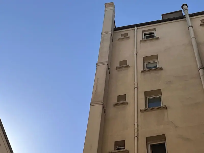 Paris 18e : Restaurant avec extraction - Axe passant