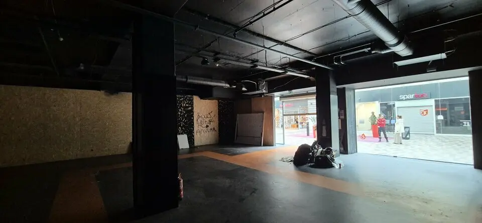 À LOUER  LOCAL COMMERCIAL