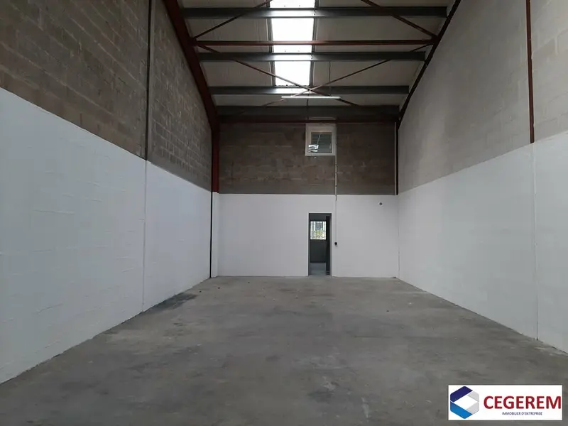Entrepôt / Activité à louer - Grigny (91350) - 176 m² - 1 686 €/mois