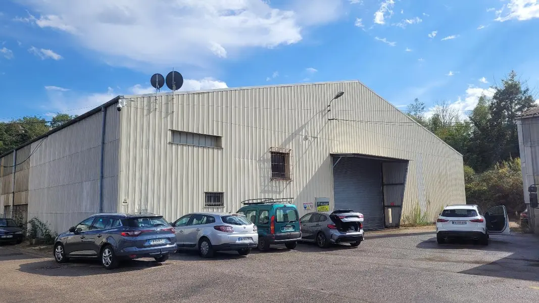 PROCHE ZONE PORTUAIRE ET A13.