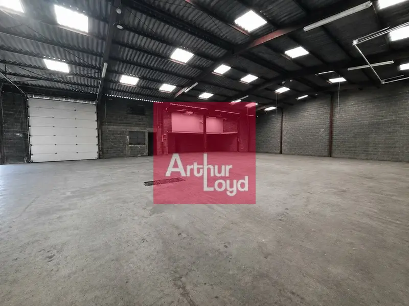 AUBIERE A LOUER LOCAL ACTIVITÉ  985 M2 - PARCELLE 2584 M²