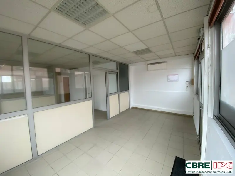 LOCATION - REF : 8302YA
