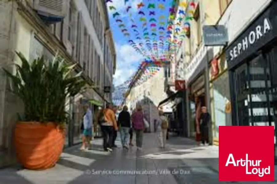 RUE PIETONNE N° 1 - DAX   LOCATION 110 m²