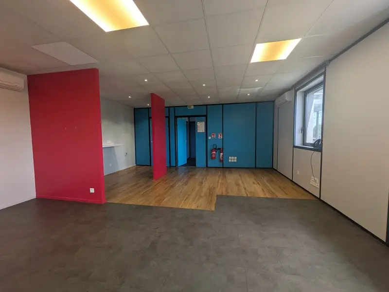 A louer ensemble bureaux de 83,5m²