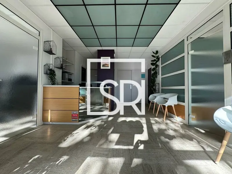 Bureau à louer - Clermont-Ferrand (63000) - 132 m² - 1 400 €/mois