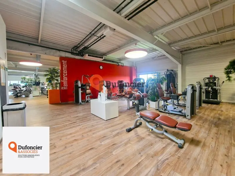 Local Commercial à louer - Poitiers (86000) - 1099 m² - 5 833 €/mois