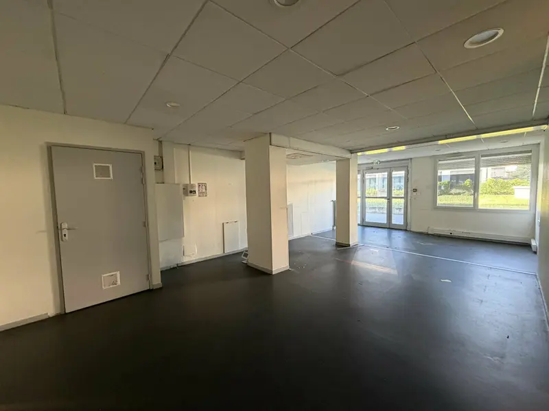 Bureau à louer - Villeurbanne (69100) - 367 m² - 5 505 €/mois