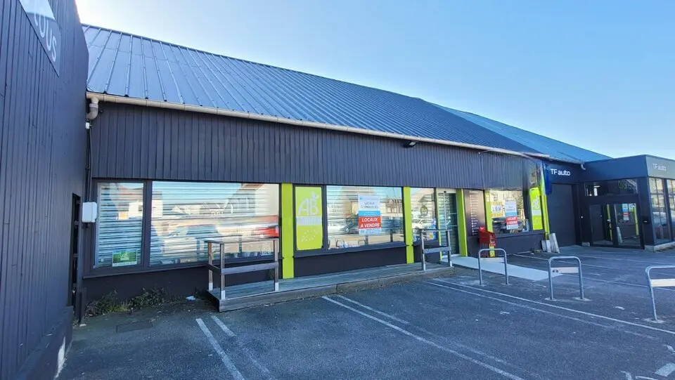 LOCAL COMMERCIAL A LOUER SUR AXE PASSANT.
