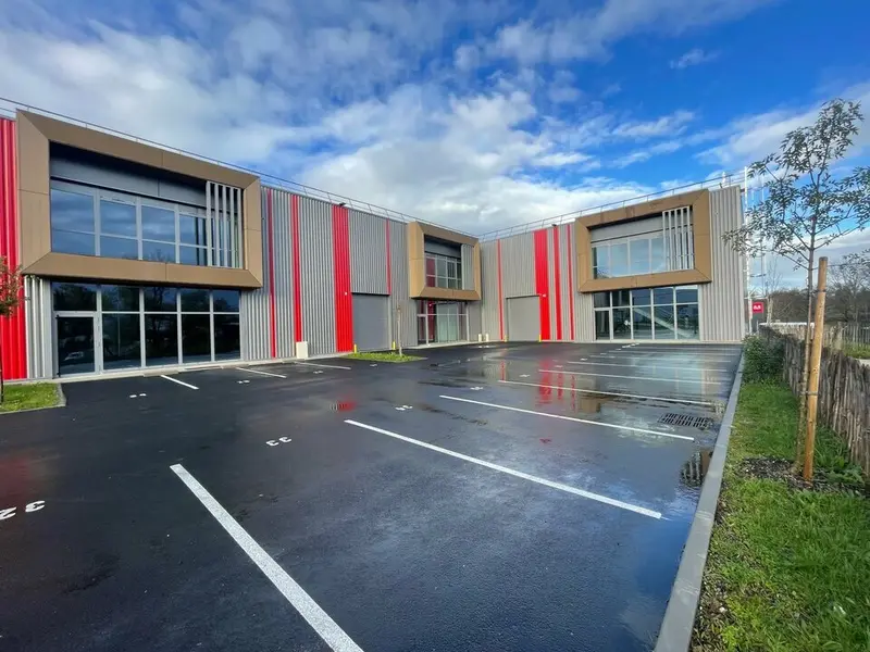 Entrepôt / Activité à louer - Tresses (33370) - 3793 m² - 33 316 €/mois