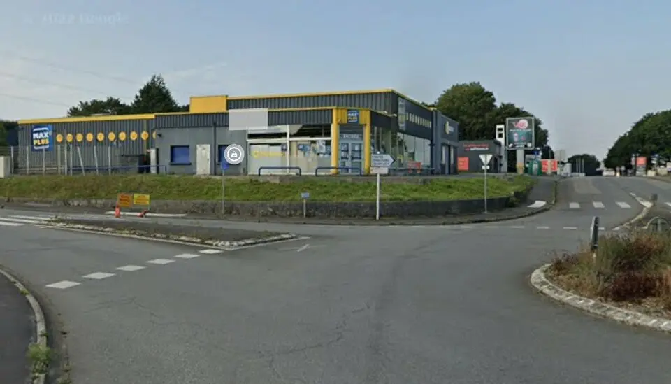 A LOUER- LOCAL COMMERCIAL 1039 M2- BREST KERGARADEC