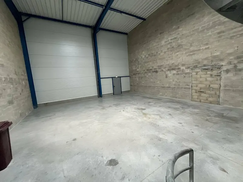 Entrepôt / Activité à louer - Courtry (77181) - 240 m² - 2 000 €/mois