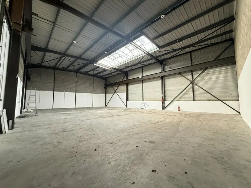 Entrepôt / Activité à louer - Le Thillay (95500) - 356 m² - 3 115 €/mois
