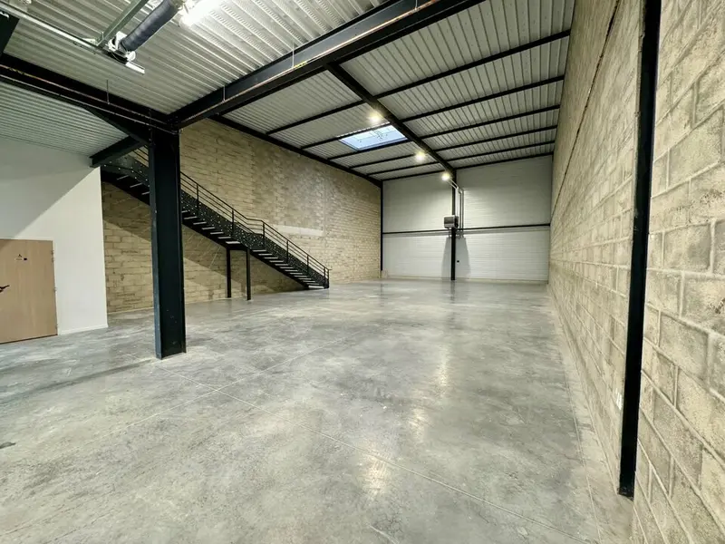 Entrepôt / Activité à louer - Le Thillay (95500) - 371 m² - 3 593 €/mois