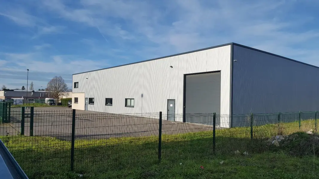 Entrepôt / Activité à vendre - Gisors (27140) - 820 m²