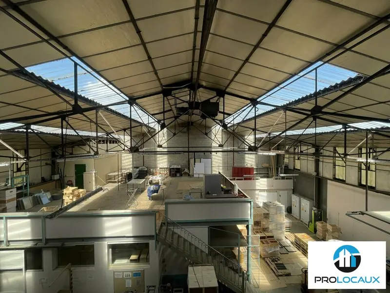 Entrepôt / Activité à vendre - Villefranche-Sur-Saône (69400) - 921 m²