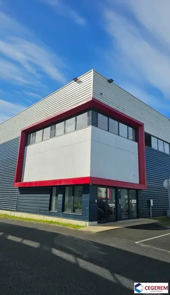 A VENDRE A CHANTELOUP LOCAL D'ACTIVITES DE 856 M2