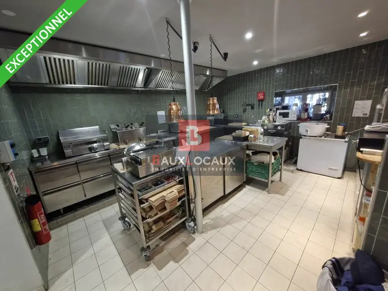 MARTIGUES A VENDRE FONDS DE COMMERCE DE 115 M2 POUR  RESTAURATION
