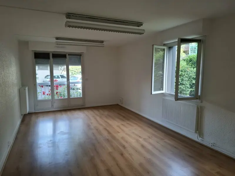 Bureau à louer - Clermont-Ferrand (63000) - 148 m² - 1 200 €/mois