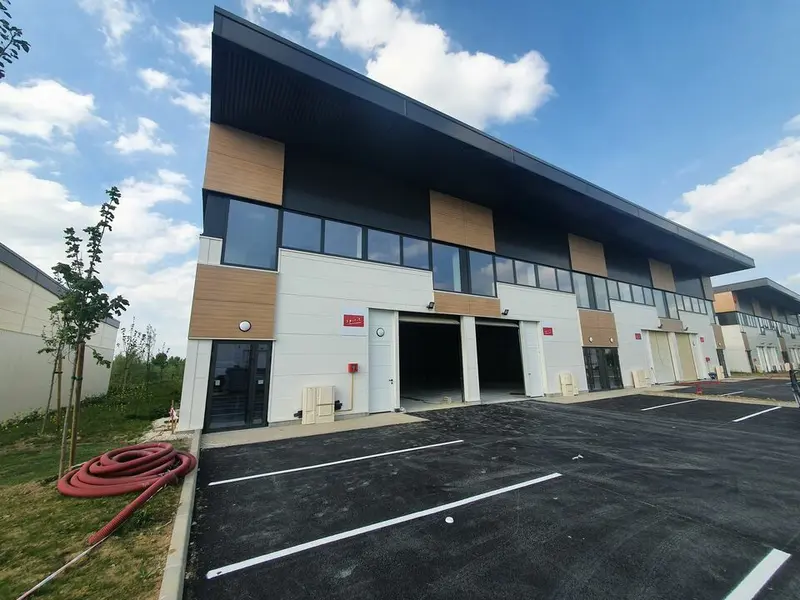 Entrepôt / Activité à louer - Bussy-Saint-Georges (77600) - 471 m² - 4 513 €/...