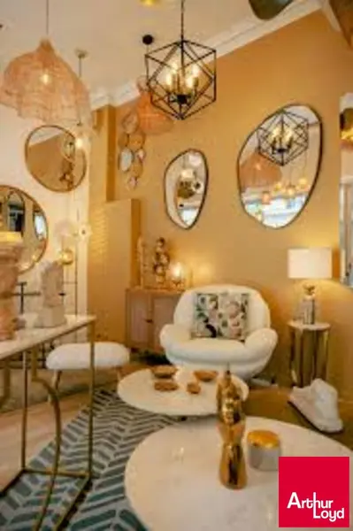 ANGLET - BEL EMPLACEMENT E JOLI BOUTIQUE A SAISIR