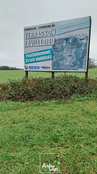 A vendre Terrain 24000m² Terrasson-Lavilledieu