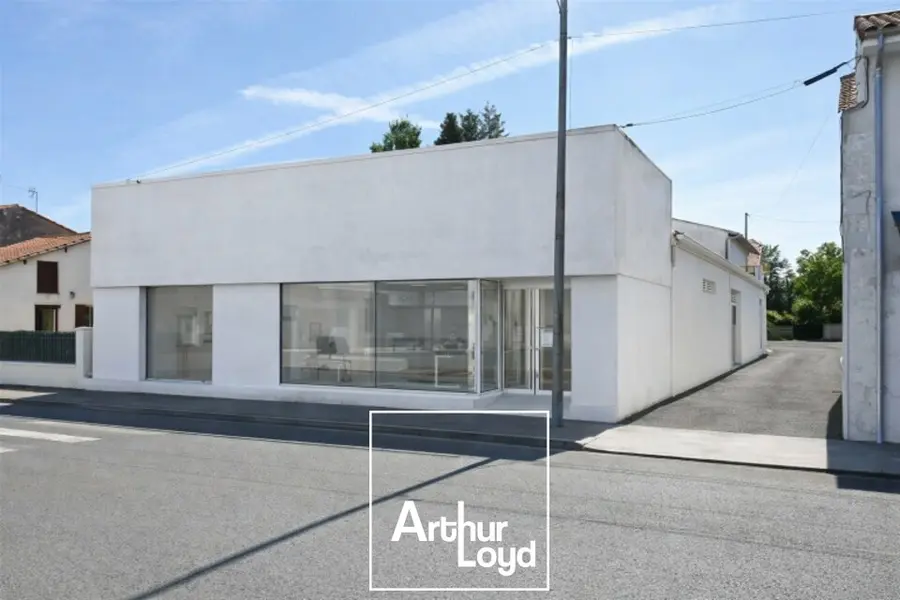 A VENDRE Local Commercial-Ribérac-Parking