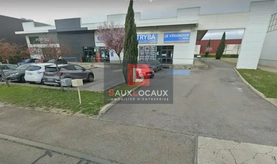 LOCAL COMMERCIAL ZONE CARRE SUD