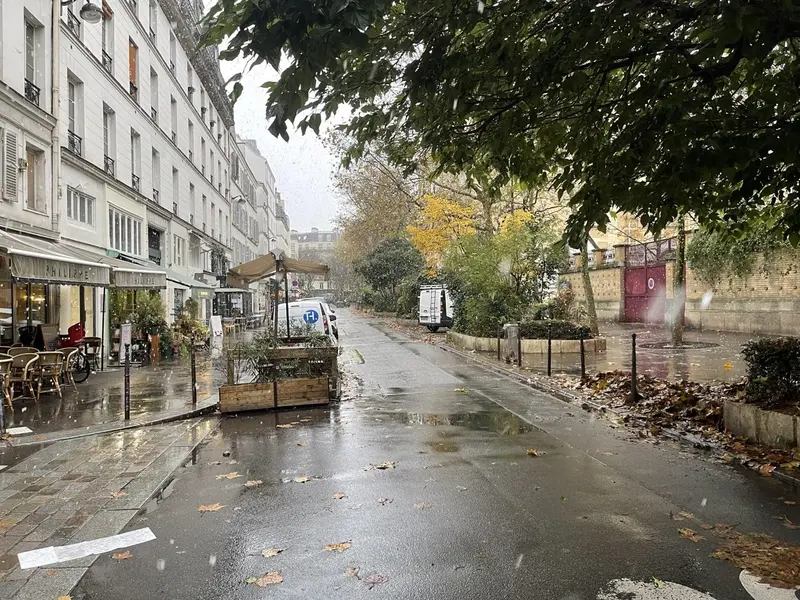 22 couverts + 22 couverts en terrasse + Emplacement très recherché !