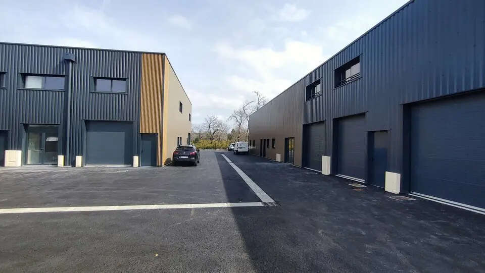 Local d'activités + bureaux - 90 m²  Audenge