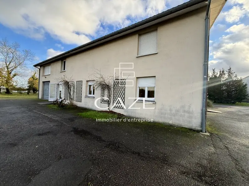 Bâtiment sur un grand foncier à vendre 