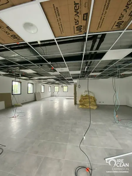 À LOUER - BUREAUX MODERNES PROCHES DE L'AÉROPORT DE NANTES  