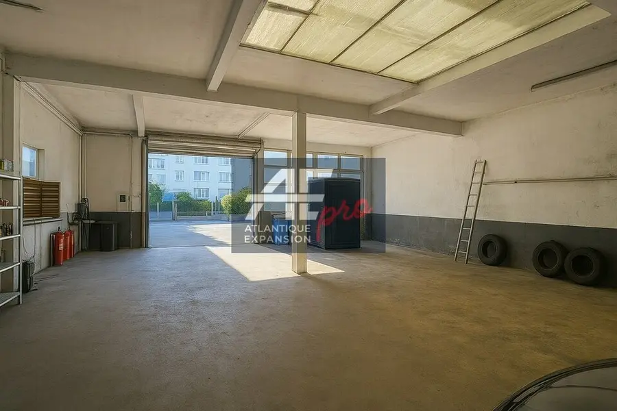 Entrepôt / Activité à louer - Saint-Nazaire (44600) - 247 m² - 1 700 €/mois
