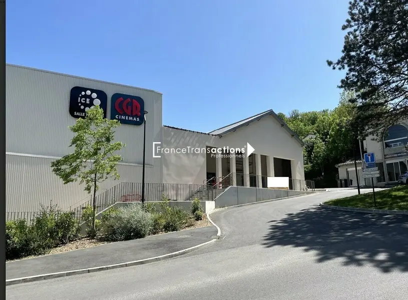 A LOUER LOCAL COMMERCIAL 300 m² AVEC TERRASSE CASTRES