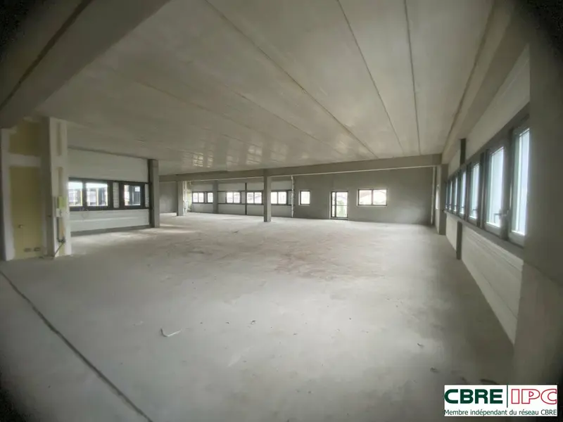 LOCATION - REF : 7635YA9