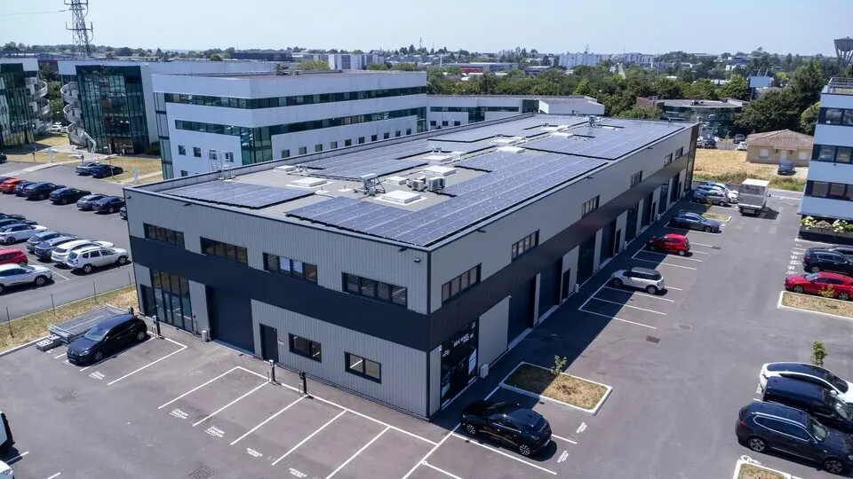 A VENDRE - LOCAL D'ACTIVITES ET DE BUREAUX - ARTIGUES PRES BORDEAUX