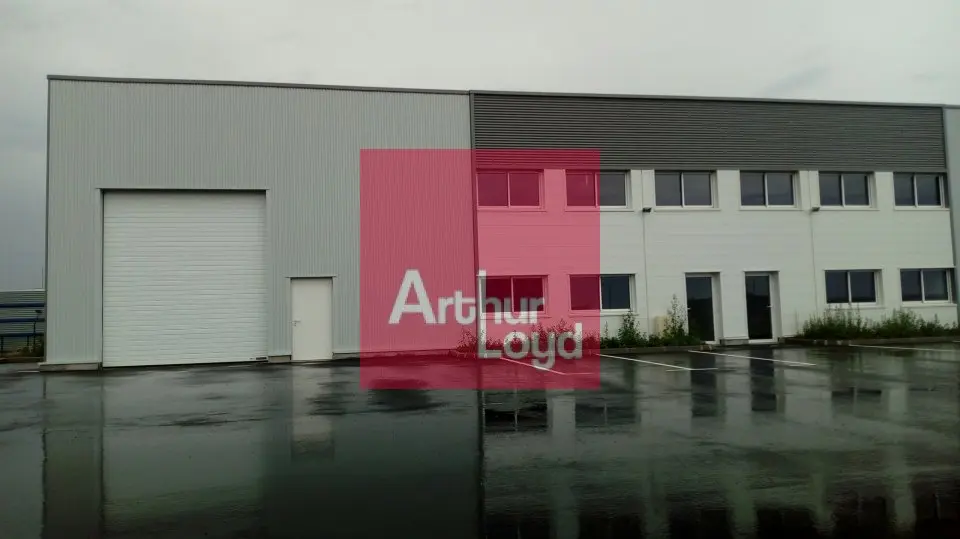 GERZAT PARC LOGISTIQUE A LOUER LOCAL ACTIVITE 366 M² 