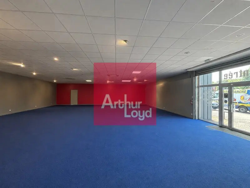 A vendre Local commercial  650m² Saint-Pantaléon-de-Larche