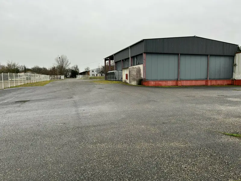 Entrepôt / Activité à louer - Lectoure (32700) - 2000 m² - 8 500 €/mois